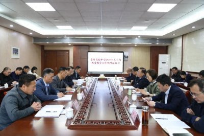 ​泰州市教育局调研泰州实验中学教育教学工作