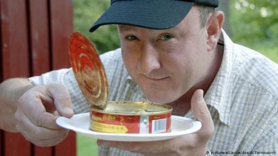 ​瑞典的鲱鱼罐头有多臭？比腌海雀更刺激，臭豆腐甘拜下风