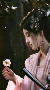 ​鞠婧祎：后辈演员的楷模，敬业精神的典范
