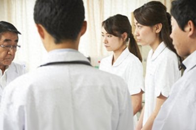 ​原本工资就少得可怜，医院还减少规培医生工资，上哪说理去？