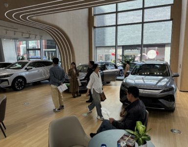 ​置换更新还是报废更新，汽车以旧换新咋换最划算？