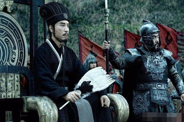 群雄并起的三国时代,和孔明一样聪明的司马仲达,夺了曹魏的天下