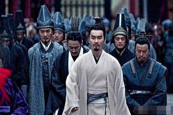 群雄并起的三国时代,和孔明一样聪明的司马仲达,夺了曹魏的天下