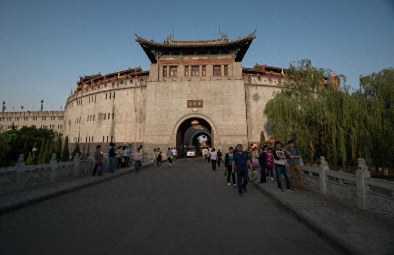 丽景门,被评为洛阳八景之一,一座重现古都洛阳风貌的城楼