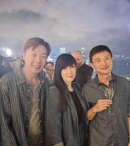 ​57岁周慧敏与丈夫倪震同框合影 昔日女神近况如何？