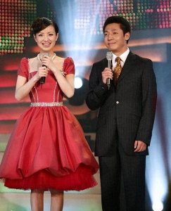 ​她是撒贝宁苦恋5年的前女友，42岁穿红裙走红毯，气质不输章子怡