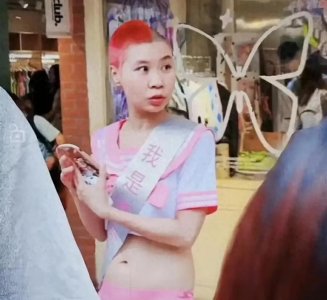 ​女主播海底捞就餐不雅视频曝光，店方回应：警方已介入！