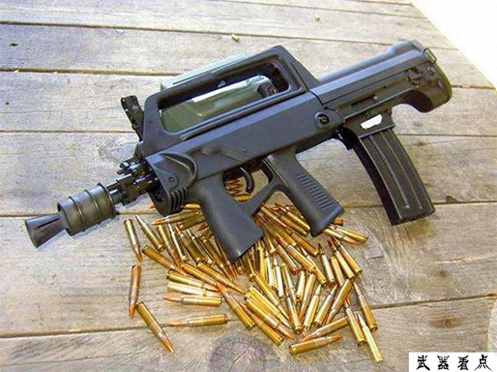 国产QBZ95B短自动步枪，造价低廉、适应性强、威力大