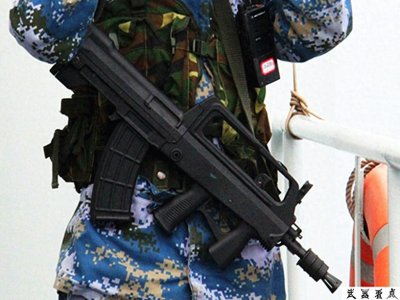 ​国产QBZ95B短自动步枪，造价低廉、适应性强、威力大