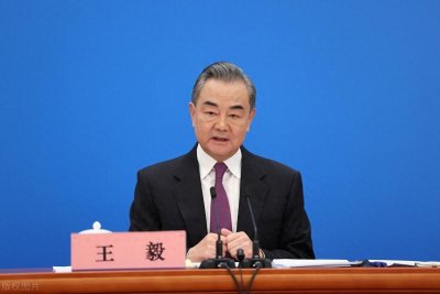 ​半个身位我们拼了百年，致敬抛头颅洒热血的先辈