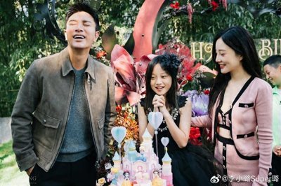 活久见!李小璐、贾乃亮同发合影为女儿庆生