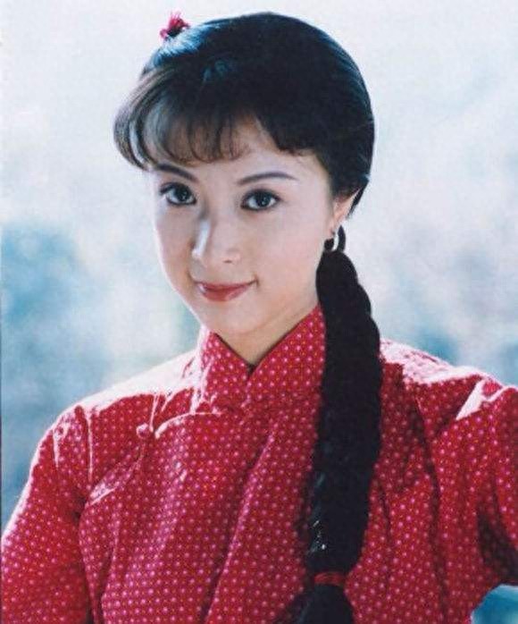 金巧巧:20岁出道,28岁成立公司,38岁嫁大4岁二婚总裁