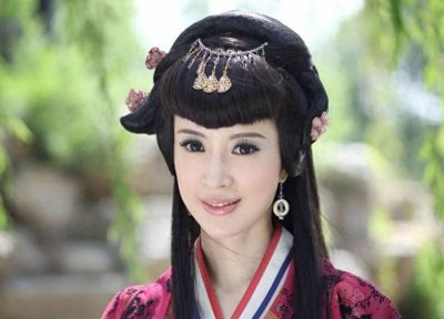 ​金巧巧：20岁出道，28岁成立公司，38岁嫁大4岁二婚总裁