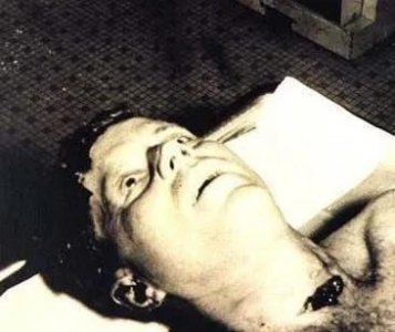 ​＂美国历史的悲伤一日：约翰·F·肯尼迪总统遇刺身亡＂