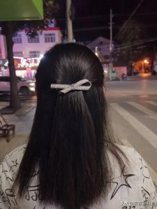 ​养女儿就像种一盆稀世名花。