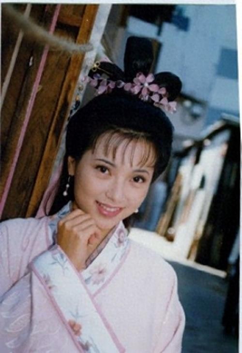 傅明宪:最经典版郭芙,TVB的花旦之一,嫁入豪门后生活奢靡