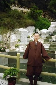 ​2007年，陈晓旭出家后的照片，凭《红楼梦》走红，为何英年早逝？