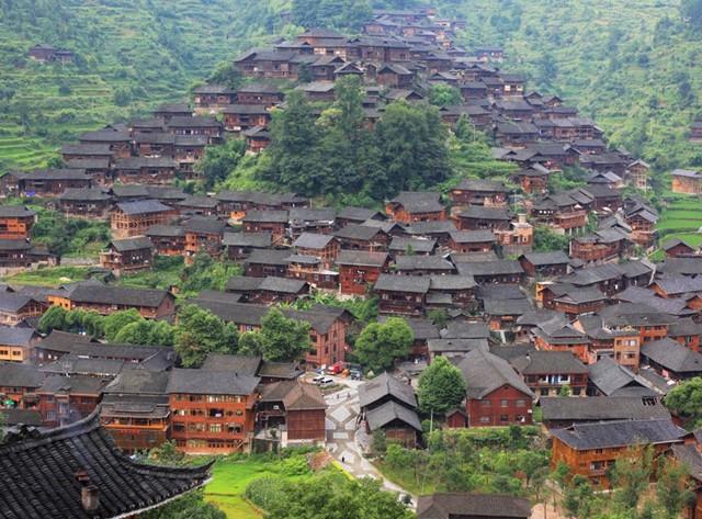 2.关岭千户苗寨