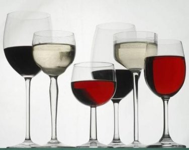 ​葡萄酒和红酒有啥区别 哪个好(红酒与葡萄酒有何区别)