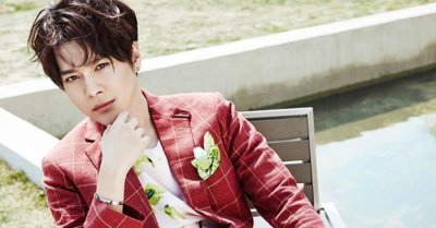 ​徐海乔晒出自己家豪宅，全屋大部分用红木家具，装修太过于深沉了