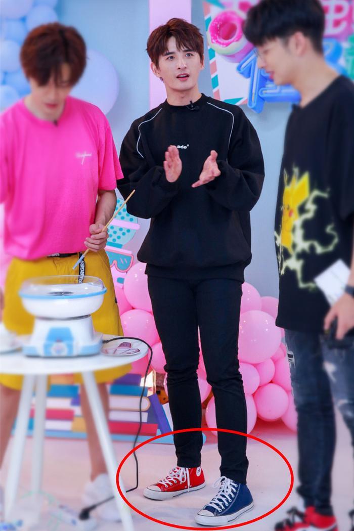 张远马雪阳录节目,黑装活力粉T减龄,30多岁年纪穿出20岁少年感