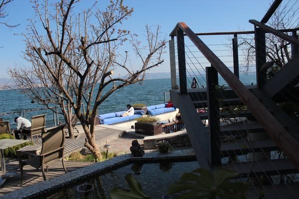 4、云南大理洱海三景户外露营地坐落于昆明市西山区白鹤镇金沙江东岸与大理洱海之滨交汇处西北侧距龙华机场约60公里。