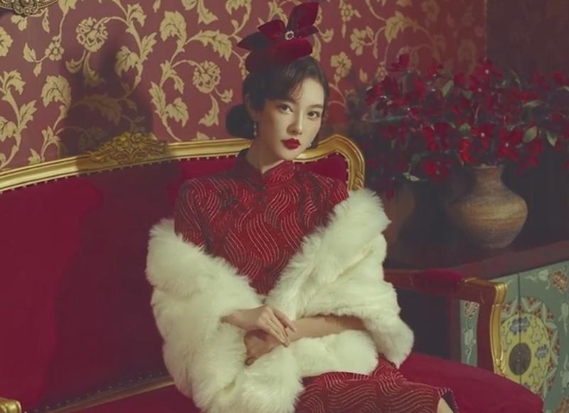 加塞辱骂并敲打女司机的车窗,请问:面对男司机你还敢这么嚣张吗 加塞辱骂并敲打女司机的车窗,请问:面对男司机你还敢这么嚣张吗