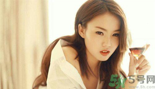 肚子疼是不是快来月经了?来月经的征兆有哪些 肚子疼是不是快来月经了?来月经的征兆有哪些