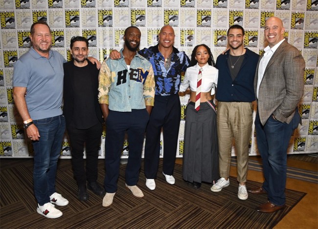 DC《黑亚当》《雷霆沙赞!众神之怒》新预告连发