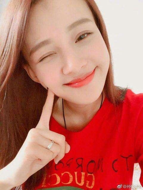 董子健爱妻孙怡晒女儿正面照,大福小公主炸冲天辫萌化了