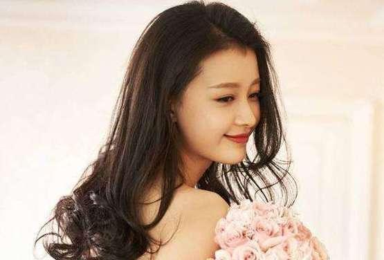 董子健爱妻孙怡晒女儿正面照,大福小公主炸冲天辫萌化了