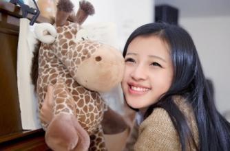 董子健爱妻孙怡晒女儿正面照,大福小公主炸冲天辫萌化了