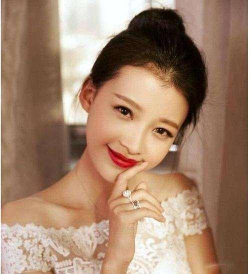 董子健爱妻孙怡晒女儿正面照,大福小公主炸冲天辫萌化了