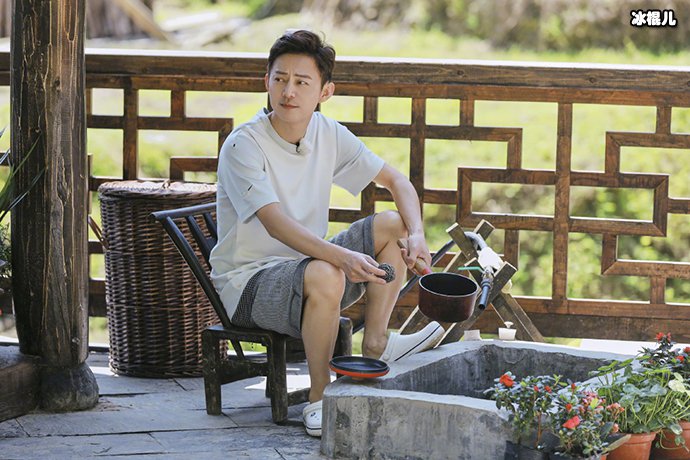 何炅暗指迪丽热巴有心机