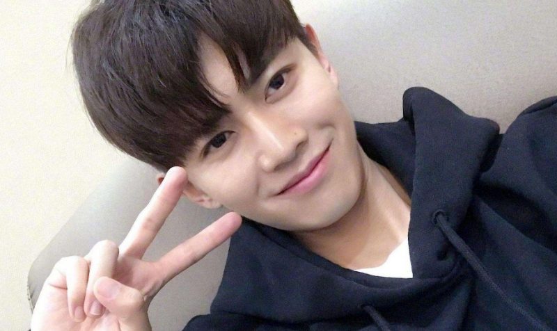 任嘉伦一家三口照片 走红后不惧脱粉公开与聂欢恋情