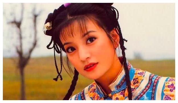 赵薇素颜现身健身房与教练合照,遭到粉丝无情调侃:千年等一回!