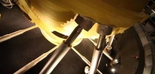 摩天大楼中,挂着的上百吨铁球是干嘛用的网友会不会砸下来