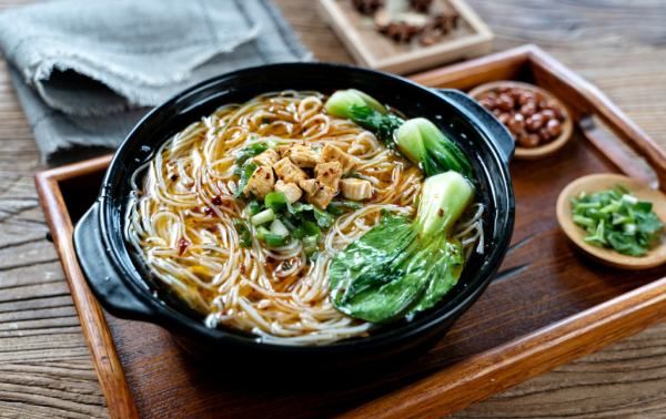 陶瓷煲和砂锅一样,砂锅和陶瓷锅的区别优缺点图1