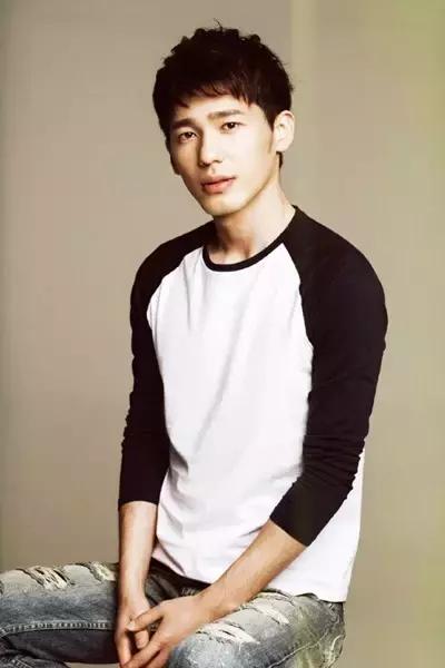 微微一笑很倾城里边的曹光(两版微微一笑很倾城的)(6)