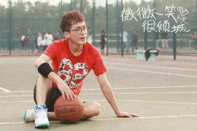 ​微微一笑很倾城里边的曹光（两版微微一笑很倾城的）