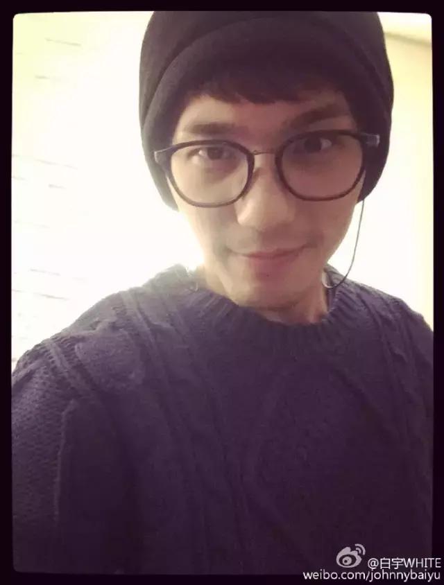 微微一笑很倾城里边的曹光(两版微微一笑很倾城的)(11)