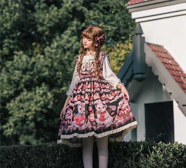 那些显孕又显胖的“校服款”洛丽塔,却深受lo娘的喜爱