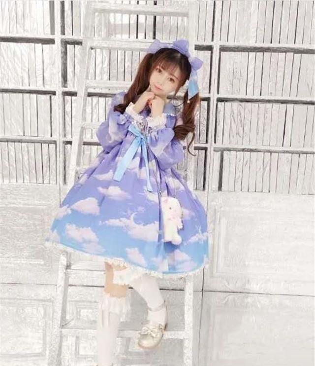 那些显孕又显胖的“校服款”洛丽塔,却深受lo娘的喜爱