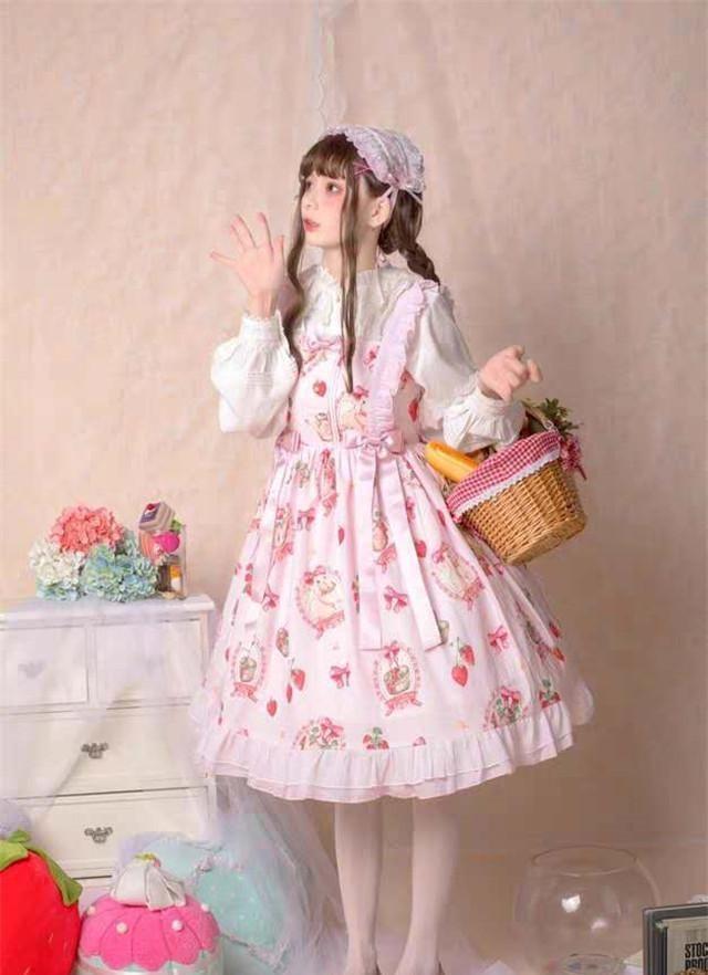 那些显孕又显胖的“校服款”洛丽塔,却深受lo娘的喜爱