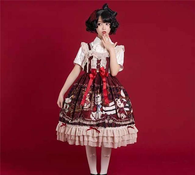 那些显孕又显胖的“校服款”洛丽塔,却深受lo娘的喜爱