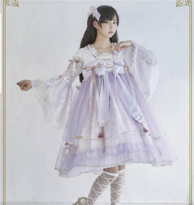 那些显孕又显胖的“校服款”洛丽塔,却深受lo娘的喜爱