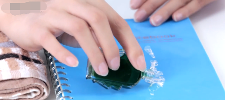 双面胶怎么去除痕迹,怎样才能除掉双面胶留下的痕迹图9