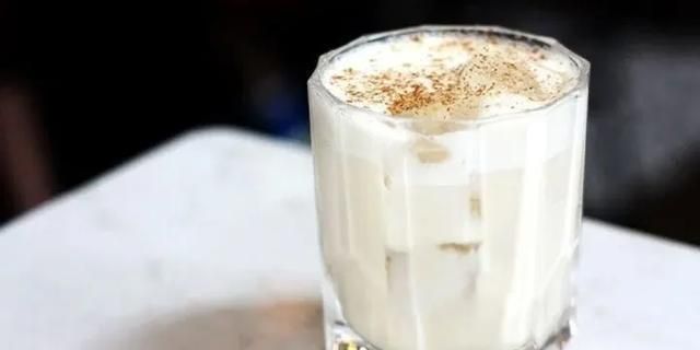 一般超市买来的牛奶(冷的)能直接加入到热的咖啡里面混合喝吗