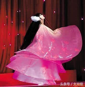 杨丽萍接连力捧两名气质美女