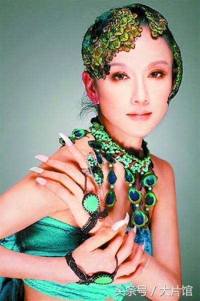 杨丽萍接连力捧两名气质美女